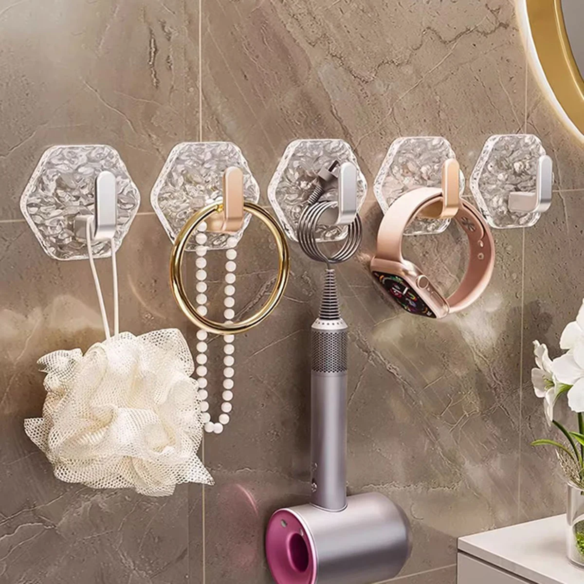 ตะขอแขวนผนังอะคริลิคใส 5 ชิ้น แบบติดผนังกันน้ำ แข็งแรง ทนทาน ใช้แขวนกุญแจ กระเป๋า ของใช้ในห้องน้ำ ห้องครัว 1