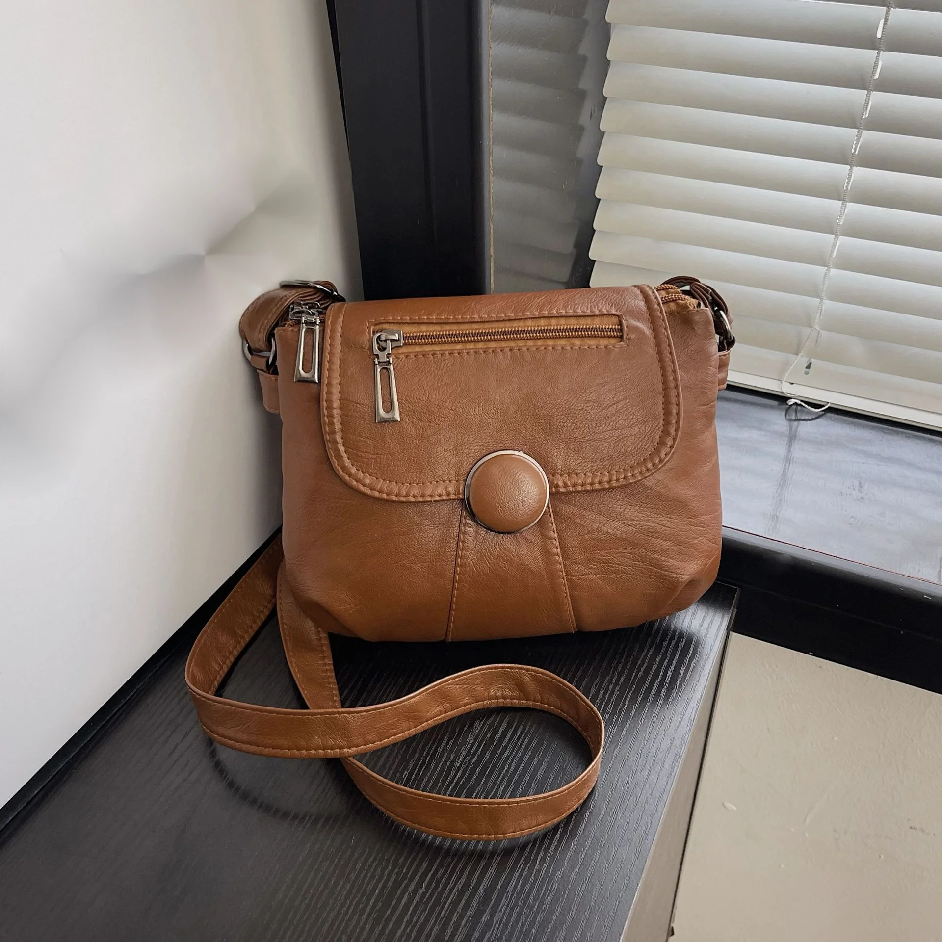 This Year's Popular Bags Are Women's New Fashionable And Versatile Single Shoulder Small Square Bags High-end Crossbody Bags_voghion.com