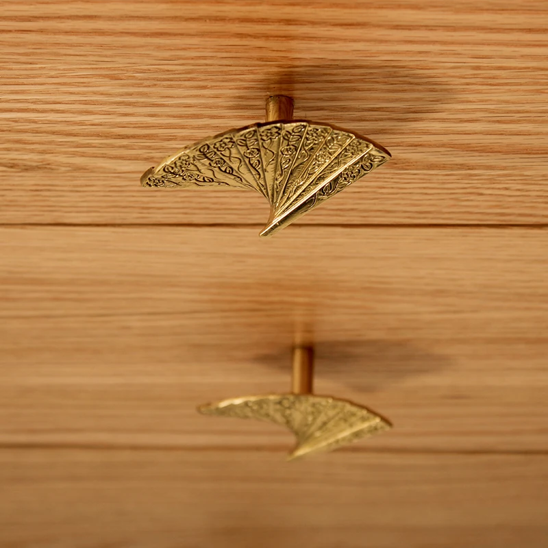 Light luxury fan-shaped cabinet door handles feather retro European style drawer wardrobe door brass handles for furniture