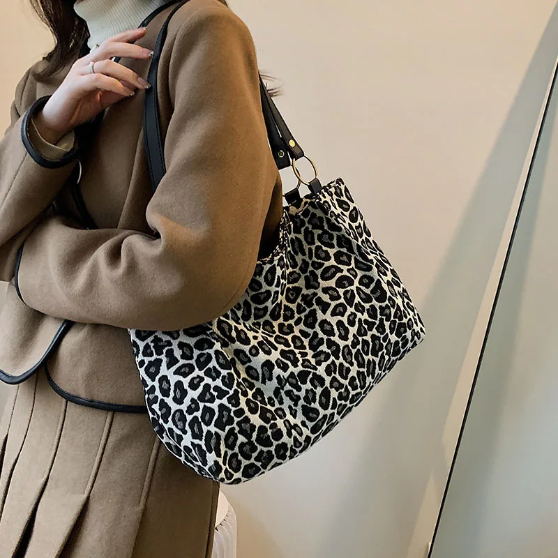 Stylish Leopard Print Fabric Handbags for Women Shoulder Bag Large Capacity Tote Bag with Lining Zipper Pocket Daily Collocation