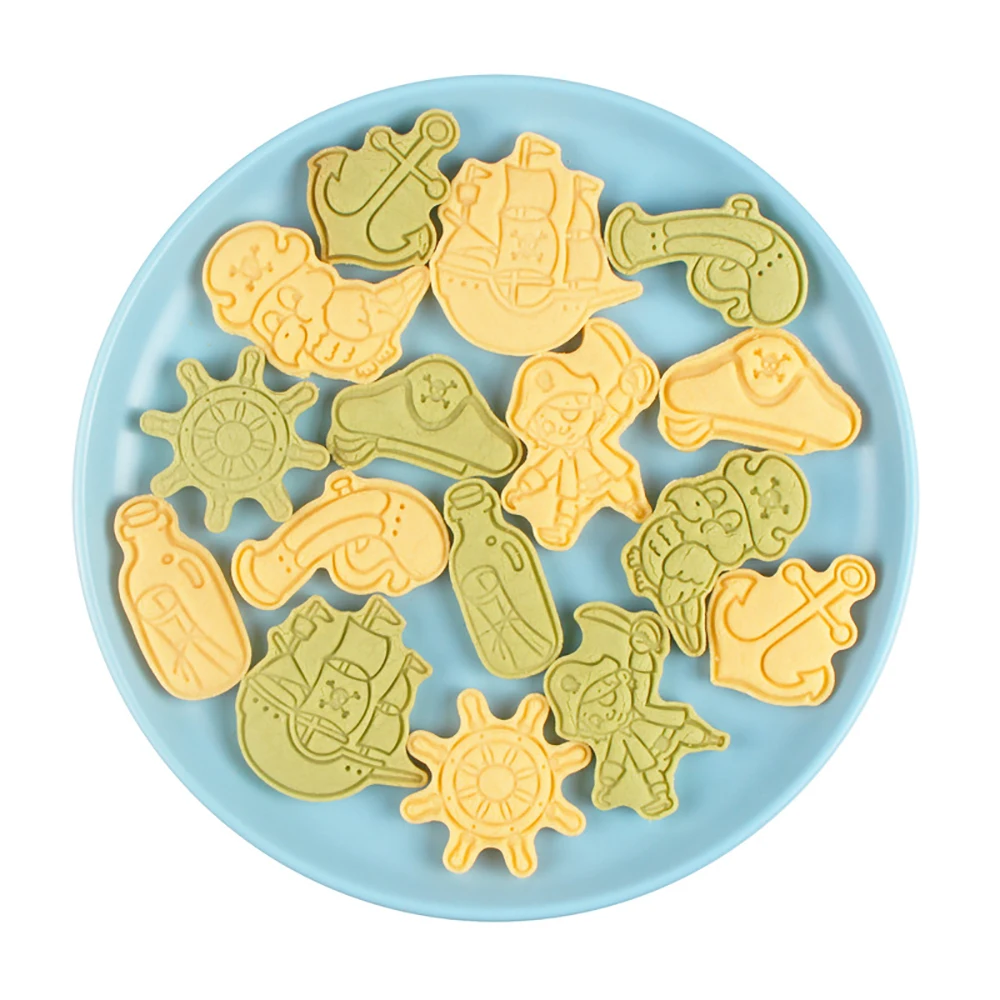 8Pcs Cartoon Pirate Cookie Cutters Plastic 3D Cartoon Pressable Biscuit Mold Fondant Cookie Stamp Kitchen Pastry Baking Tools