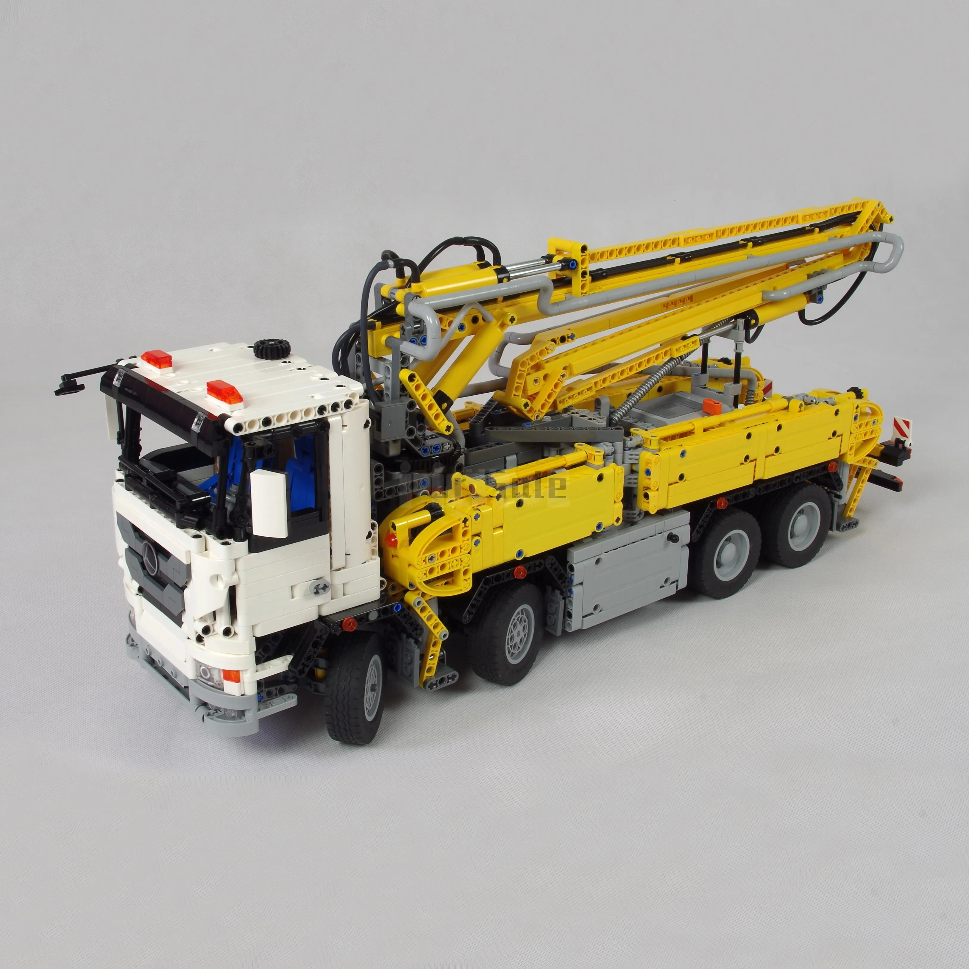 

MOC-29716 Truck with Concrete Pump by Ivan_M Building Block Model Spliced Electric Toy Puzzle Kids Gift