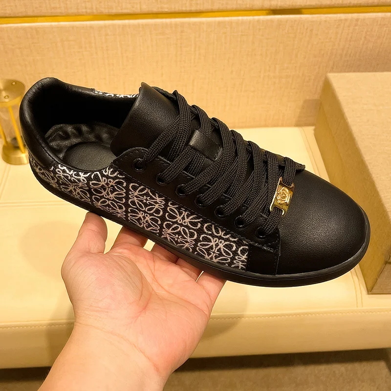 أحذية رياضية رجالية سوداء مطرزة عالية الجودة، أحذي...