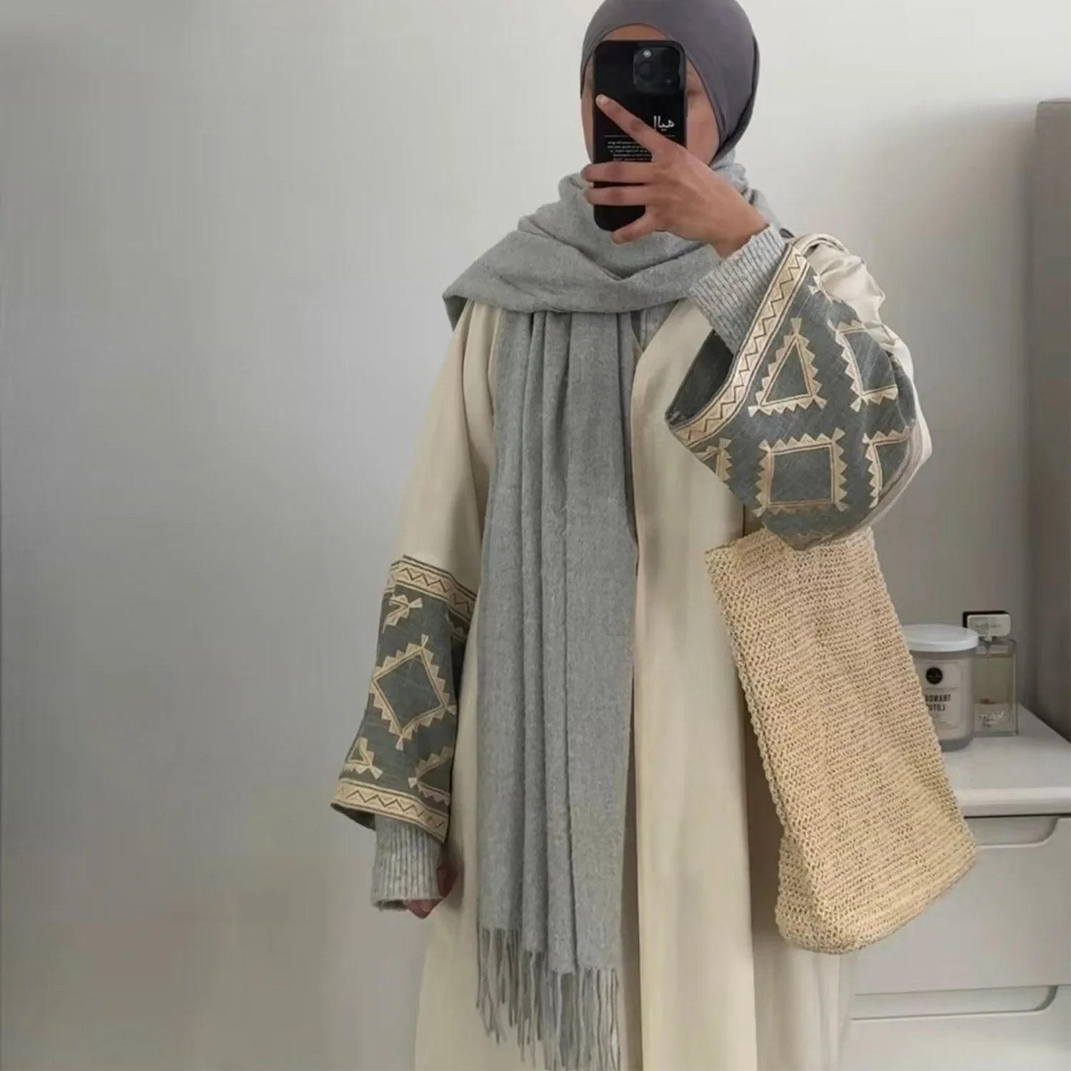 

2024 мусульманский скромный кардиган с вышивкой для женщин арабское платье Дубаи абайя роскошное мусульманское пальто с длинным рукавом Элегантный кафтан халат индейки