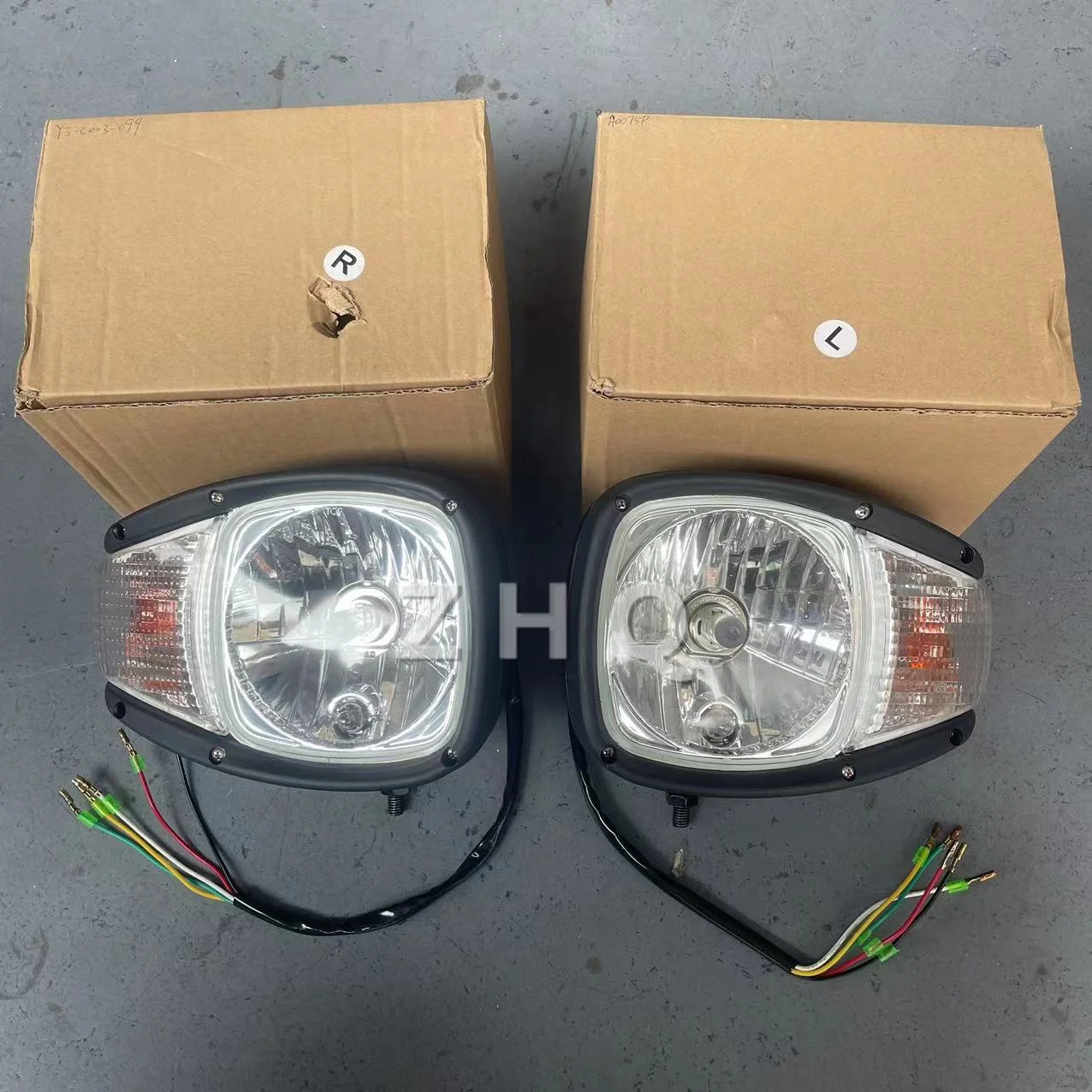 For 7164373 Bobcat Excavator Loader Headlight 230*160*135 Size M10