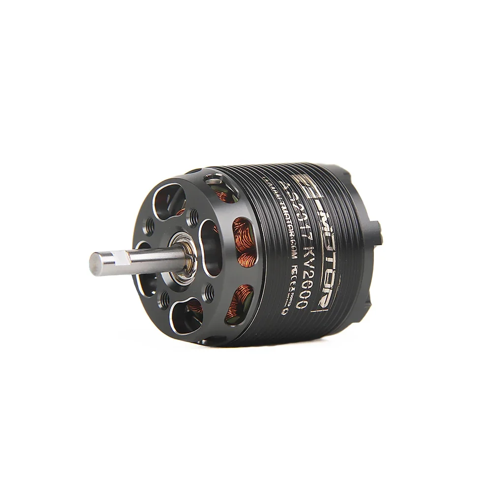 Gros plan sur le rotor du moteur sans balais T-motor AS2317 KV880 avec hélices