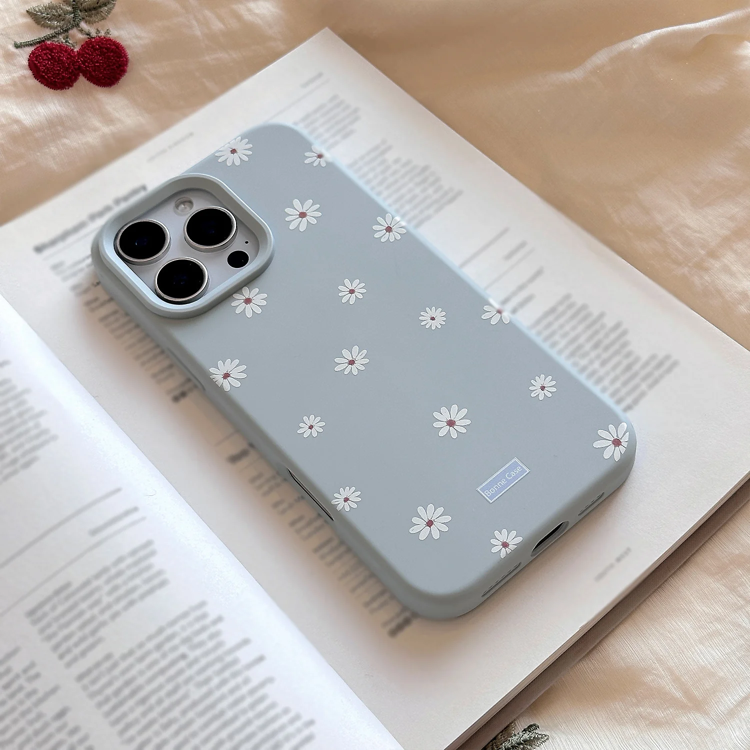 Charming Daisy Flower Shockproof Silicone Phone Case