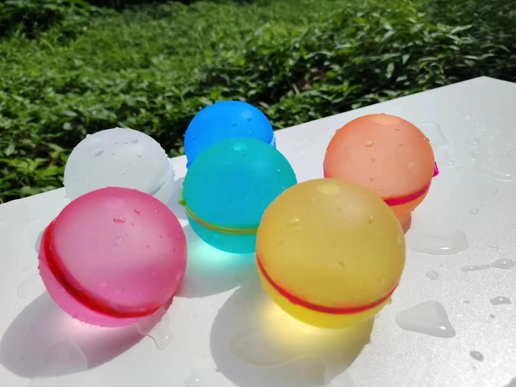 Hot Selling Reusable Silicone Adhesive Explosive Ball Magnetic Water Absorbing Ball Water Fight Magnetic