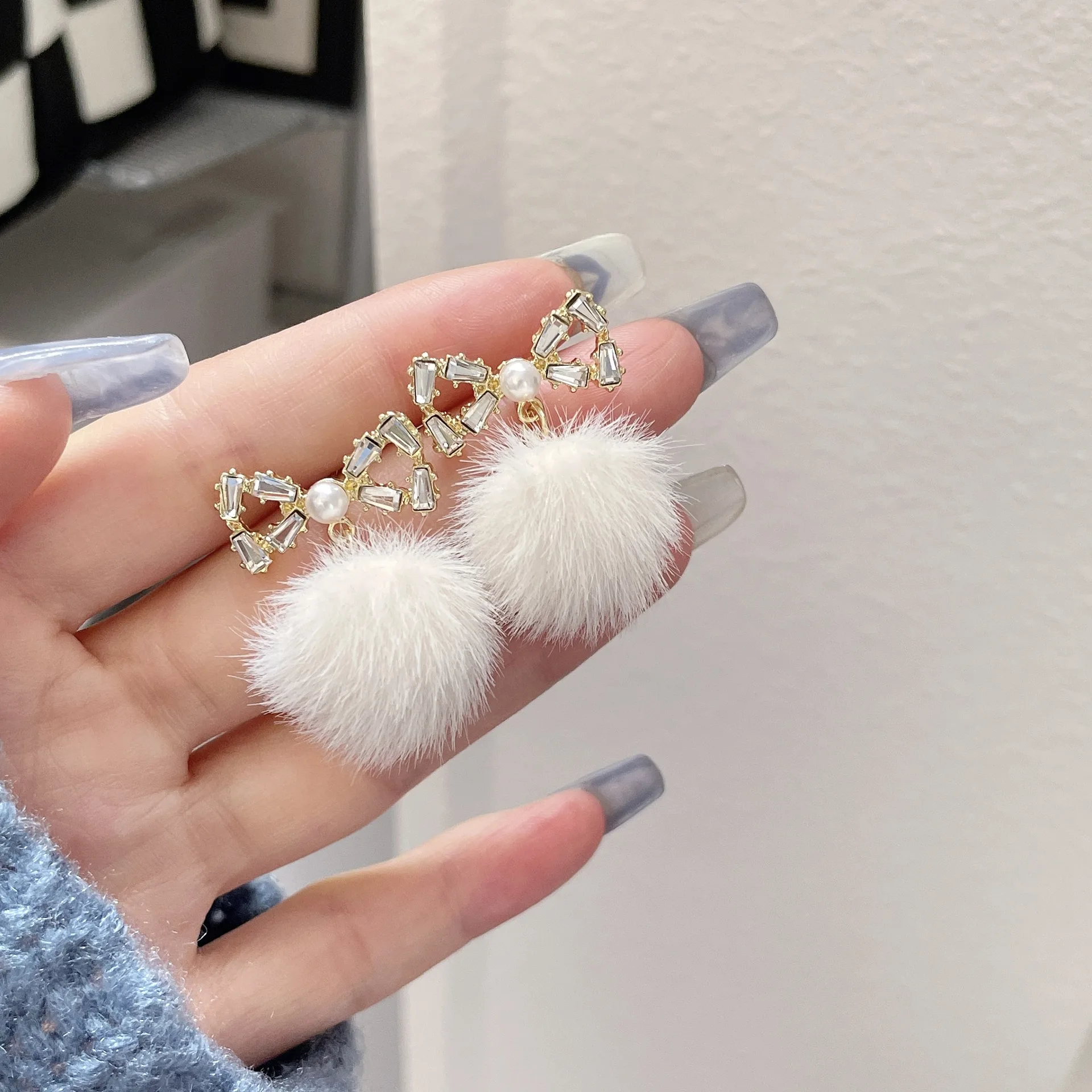 YAZILIND Orecchini Lunghi Con Palla E Pompon – Pendenti Semplice Per Donna, Gioielli Personalità, Regalo Compleanno