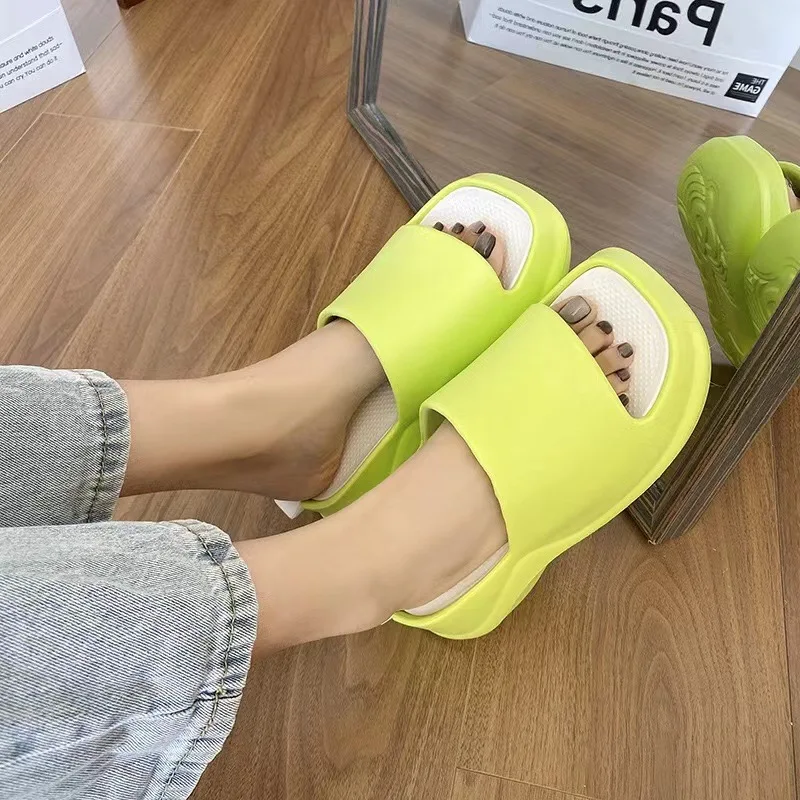 2024 Step on The Poop Feeling Thick Soled Slippers Women Wear Summer New Increase Flip-flops Casual Comfortable Shoes