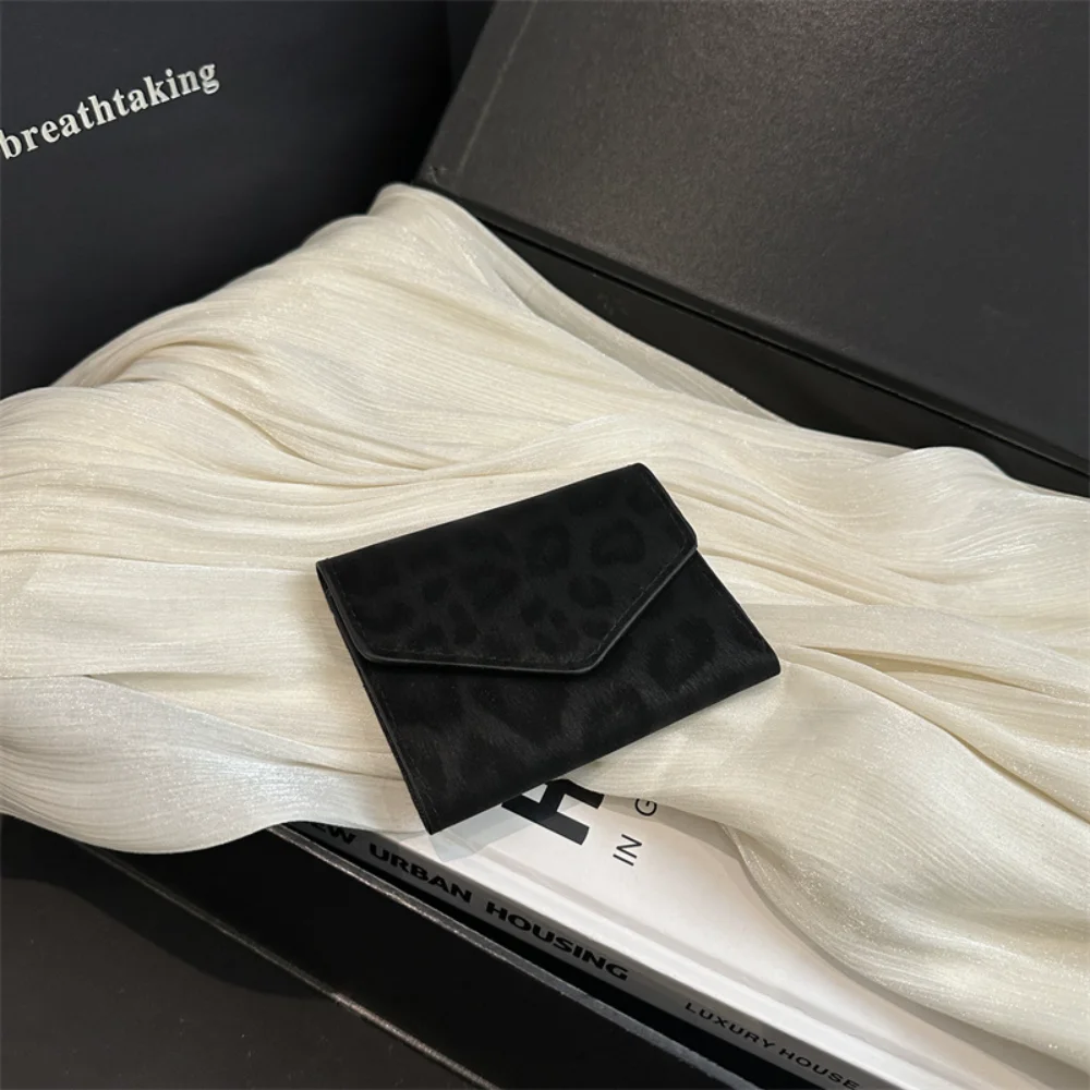 Modische Kartenhalter-Geldbörse mit Leopardenmuster für Damen, PU-Leder, schlankes Dreifach-Portemonnaie, Münzfach, Kreditkartenetui mit mehreren Fächern, Mini-Clutch-Tasche – Detail 24