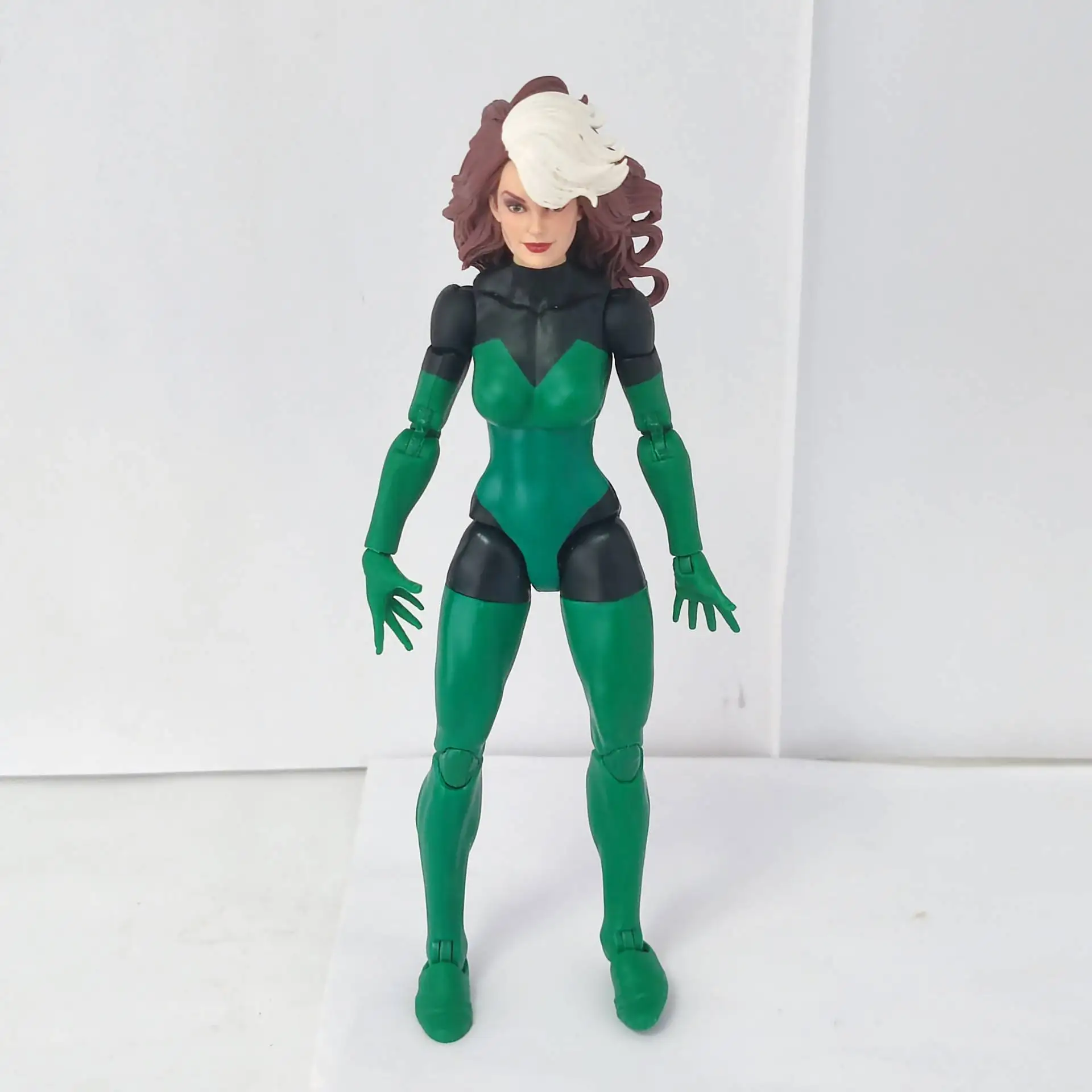 Action Figure Marvel Legends Series Rogue 16,2 Cm - X-Men Uncanny Con 2 Accessori, Collezionabile - 2