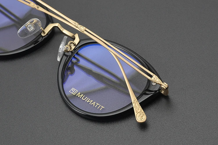 Nobler Eyeglasses Display