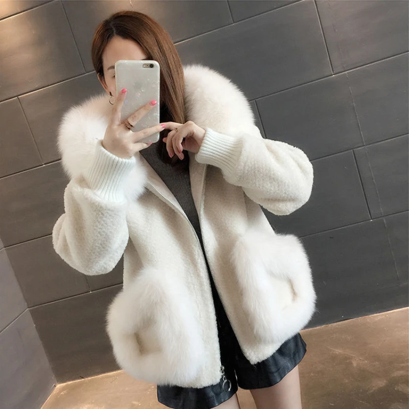 

High Quality Winter Women Loose Warm Faux Fox Fur Collar Hooded Outerwear Sheep Shearing Short Limitation Lamb Hair Furs Coat