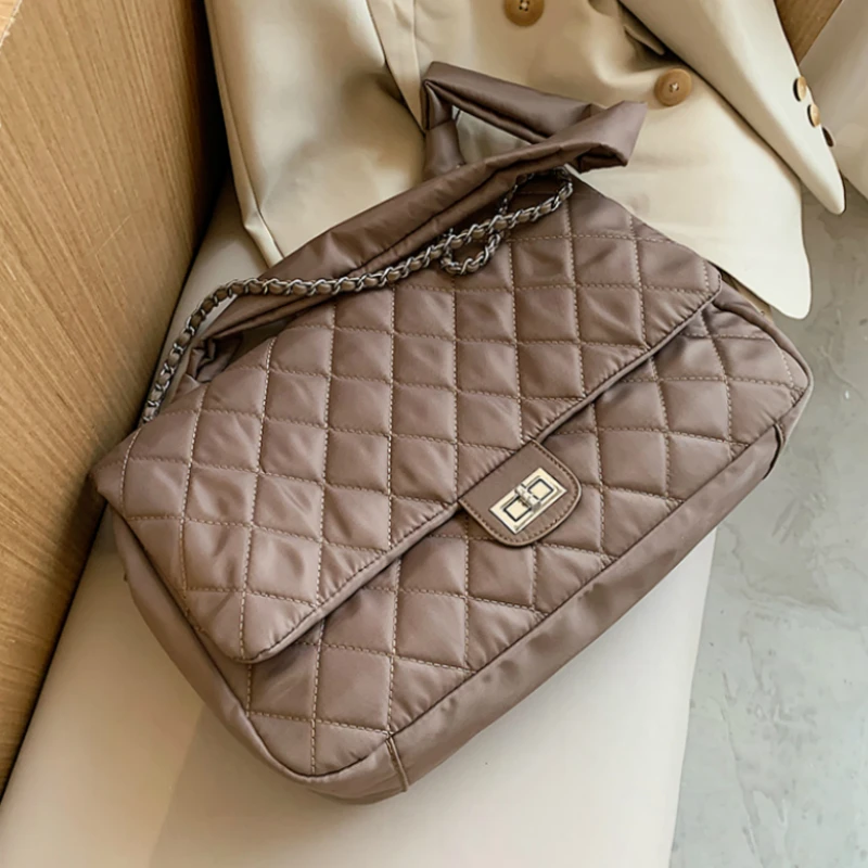 Black Quilted Retro Large-Capacity Bag Women's 2022 New Style Fashion All-Match Simple Shoulder Tote | Багаж и сумки