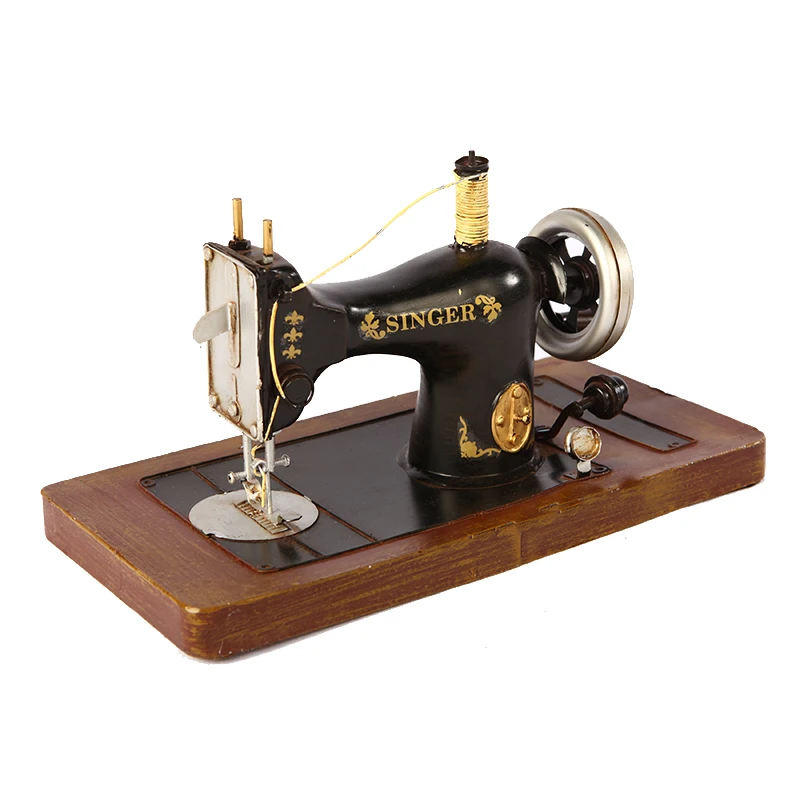 

Retro nostalgic old-fashioned creative sewing machine simulation ornaments shooting props wrought iron shop window decorations