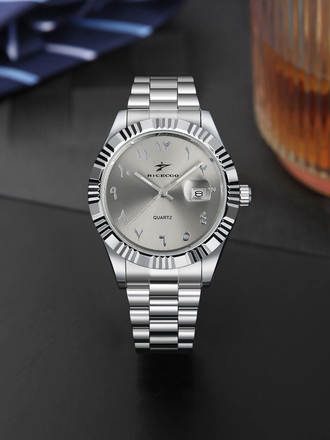 Men's business wristwatch, made of durable stainless steel, with a silver alloy case and classic Arabic numeral design, a durable and stylish timepiece
