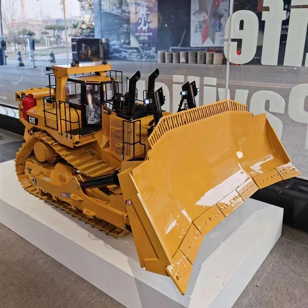 Limited Edition D11T 1/6 RC Hydraulic Bulldozer Metal Model PL18 RC with Light and Sound System RC Bulldozer Model Toy