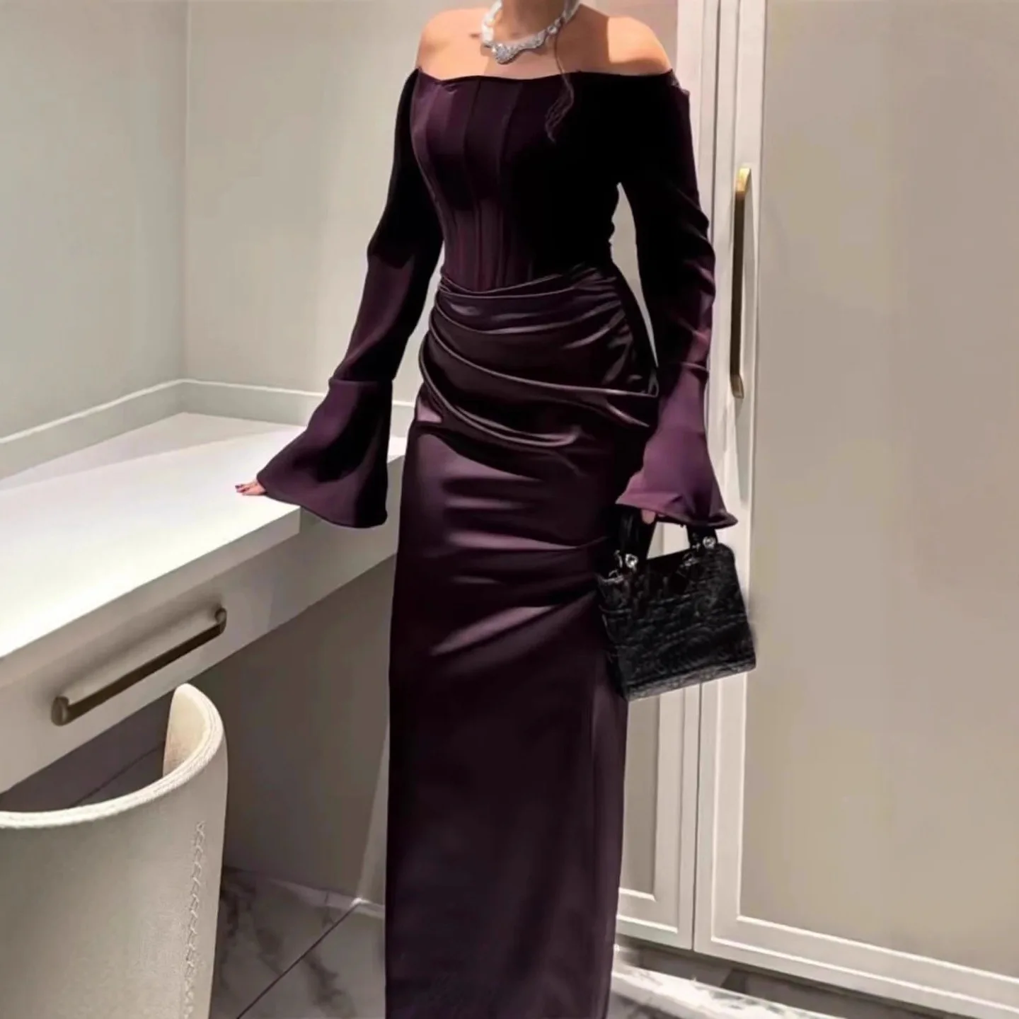 فستان سهرة نسائي طويل بدون حمالات