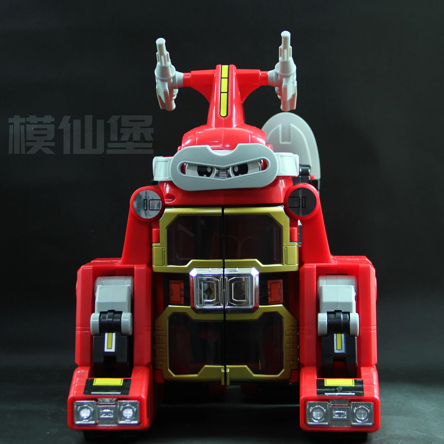 

Iron armor small treasure series around the hand deformation robot toy model Kabuda childhood