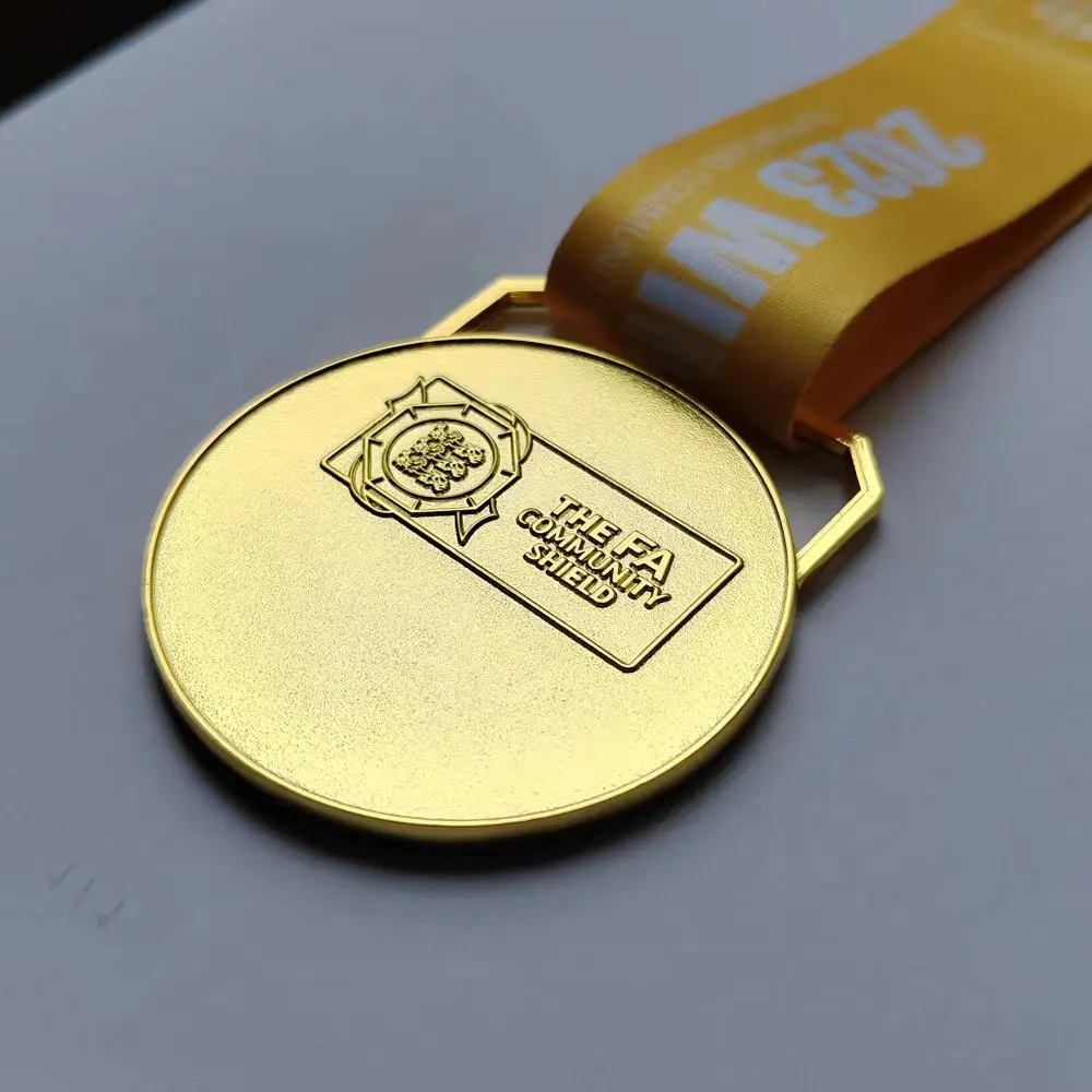 15 CM Height Community Shield Trophy Metal Soccer For Collector