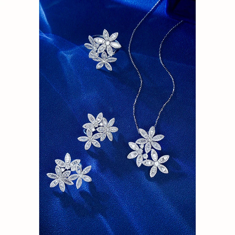 S9f11b89f672d473691252c7a5260663dW Aazuo 18K Solid White Gold Real Diamond 1.35ct 3 Flowers Necklace With Chain Gifted For Women Luxury Party 18 Inch Au750