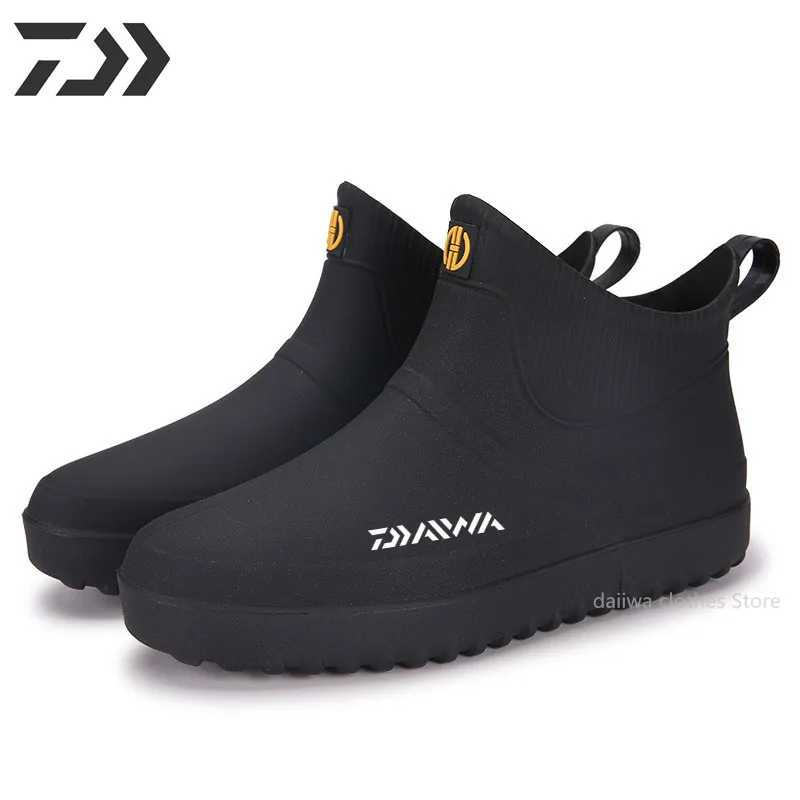 2023 New Daiwa Fishing Shoes Summer Men Non slip Waterproof Fishing