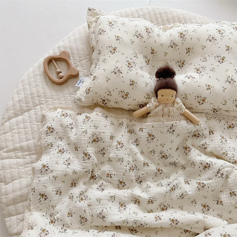 Cute and comfy muslin quilt for little girls lightweight cotton quilt for all seasons120x150cm