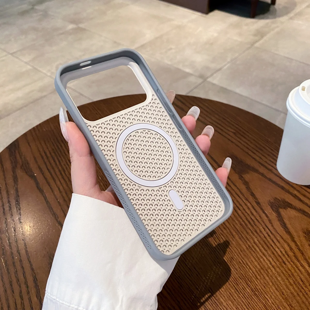 Enhanced Magnetic Cooling Case with Heat Dissipation and Magsafe Compatibility