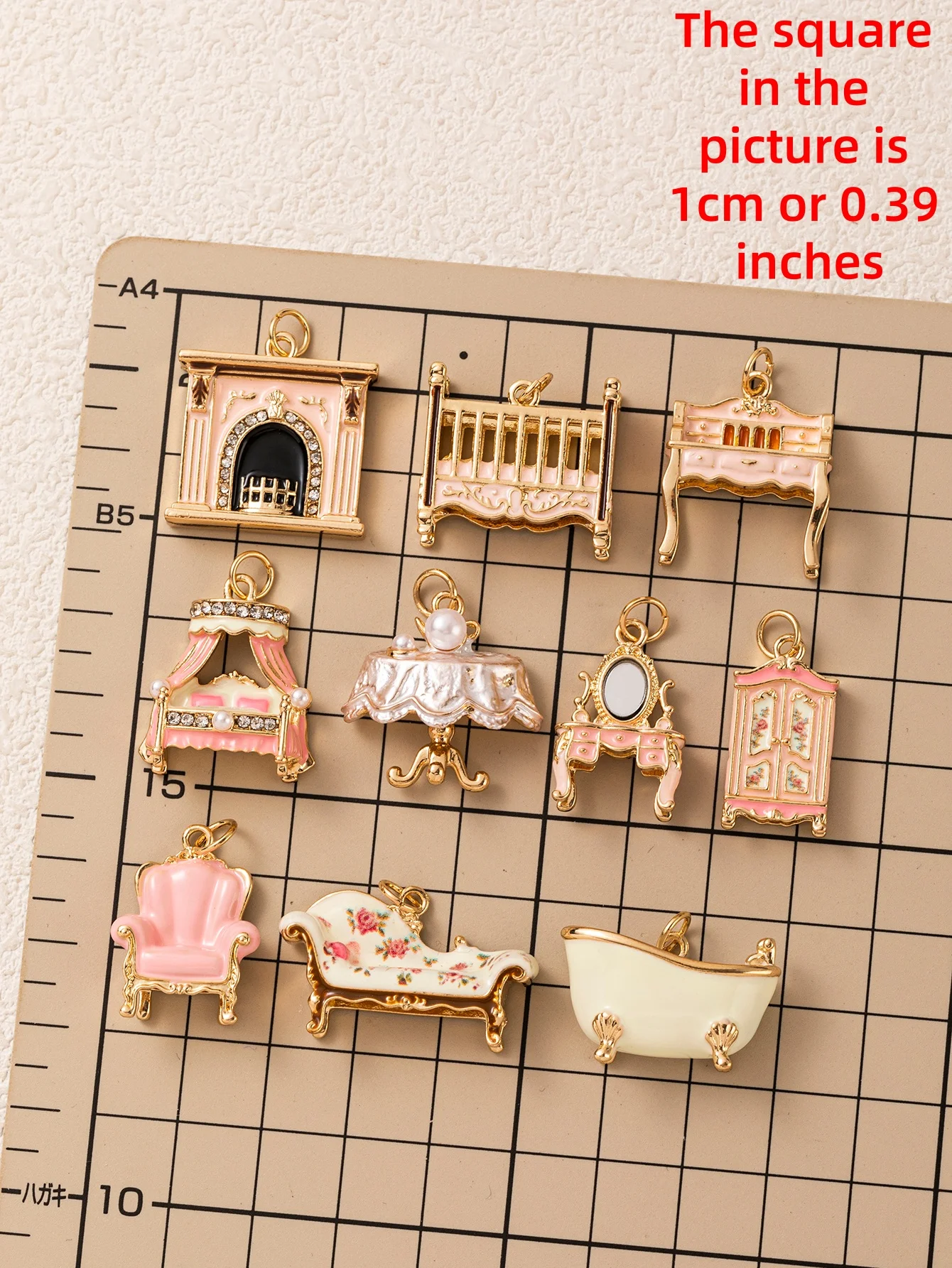 Einfacher und vielseitiger, süßer, pinker Schminktisch für den täglichen Gebrauch, Prinzessinnen-DIY-Anhänger-Charms für Schmuck.