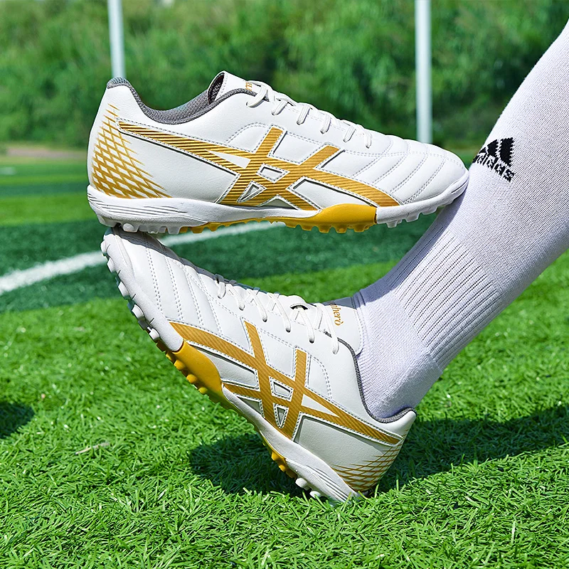New Fashion Low Football Shoes Men Women Grass Long Spike Soccer Sneakers Outdoor Light Futsal Cleats football shoes