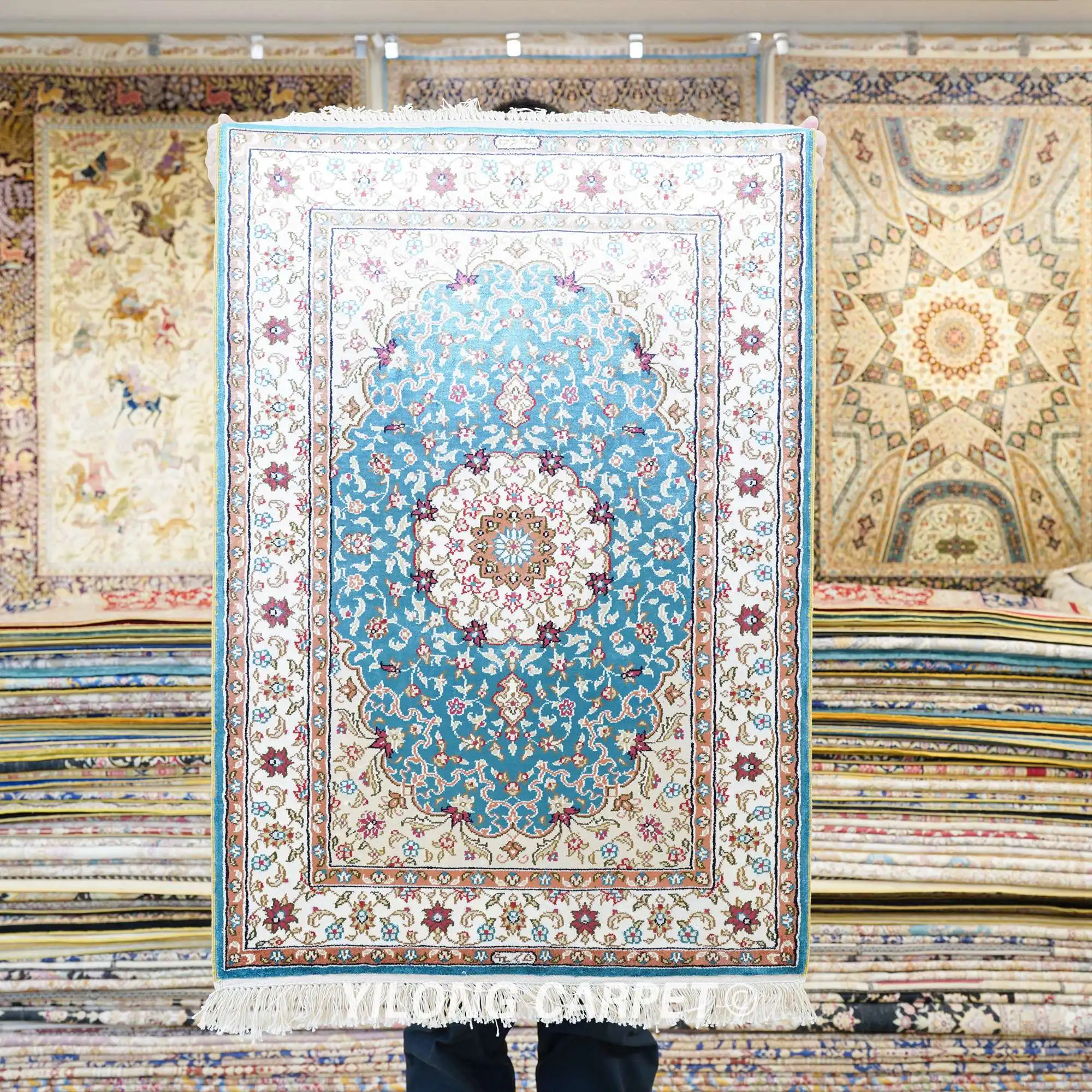 

61x91cm Yilong Hand Knotted Persian Blue Carpet Turkish Medallion Silk Rug (HF114B)