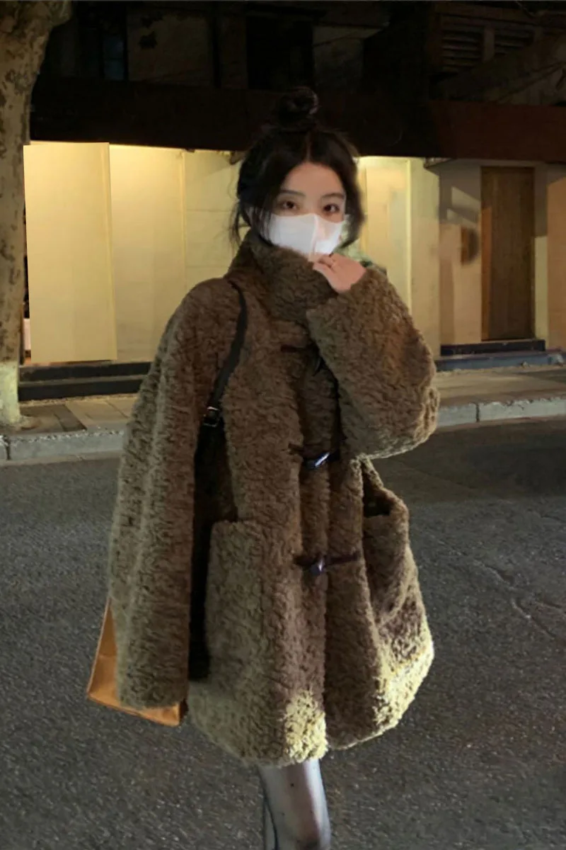 Рисунок 5 - Женская одежда, пальто из искусственного меха ягненка