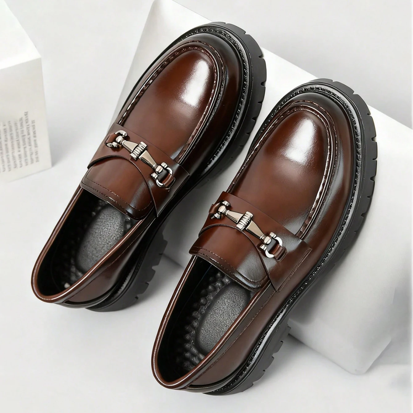 أوروبا موضة سميكة وحيد الرجال بيني المتسكعون الانزلاق على فستان الأعمال أحذية شهم لامعة مشبك حفلة رسمية حذاء أسود