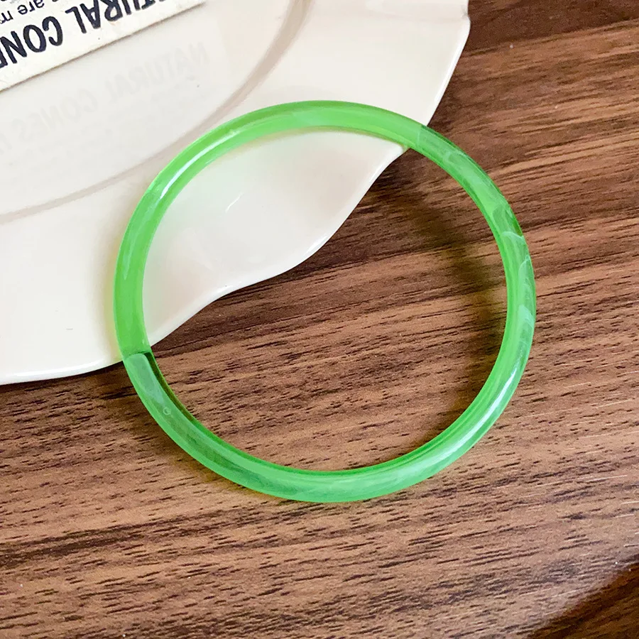 Sleek Resin Acrylic Jade-Style Women's Fashion Bangle Bracelet