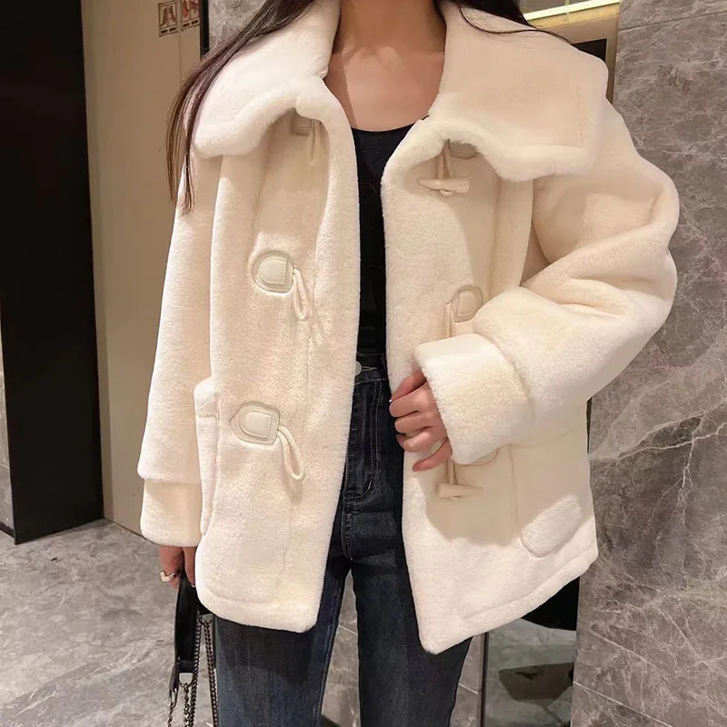 

Autumn Winter New Women Short Faux Lambswool Fur Coat Lapel Horn Buckle White Casual Sweet Warm Fur Jacket Coat Jaqueta Feminina