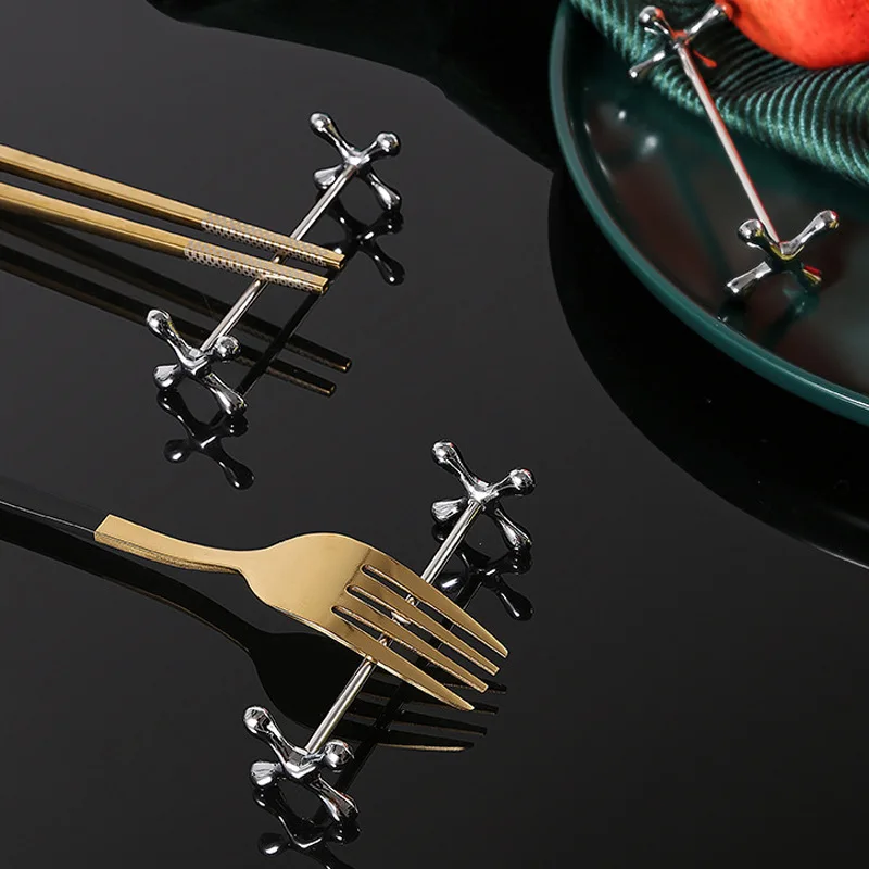 

Zinc Alloy Chopsticks Rest Spoons Stand Forks Knives Holder Rack Stand Creative Pen Holder Metal Craft Table Decoration