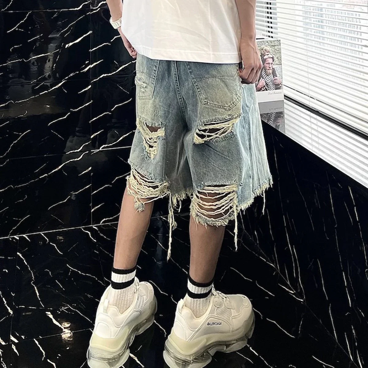 High Street Hole Washed Fringe Denim Shorts for Men Wide Leg Distressed Retro Baggy Five Point Pants Oversized Loose Jeans