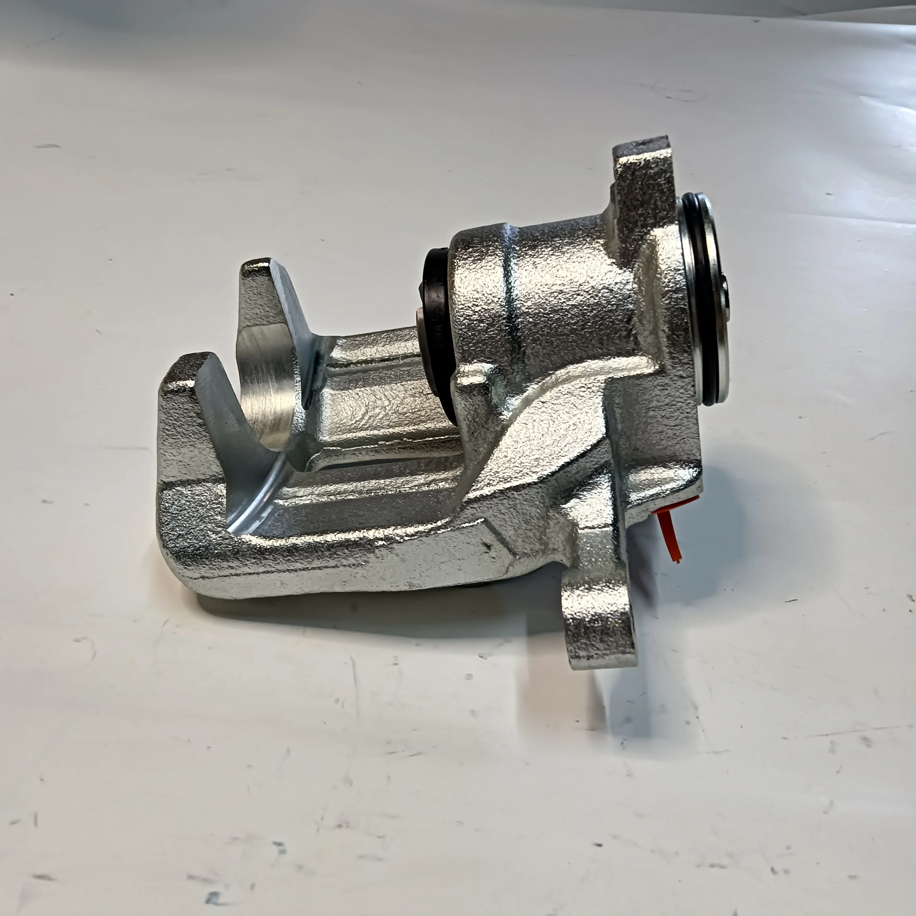 LR027126 Car Accessories Rear Right Brake Wheel Cylinder Pump For Land Rover Evoque 2012