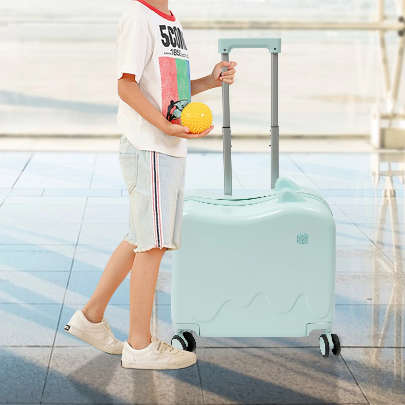 Lightweight Kids Rolling Suitcase 1