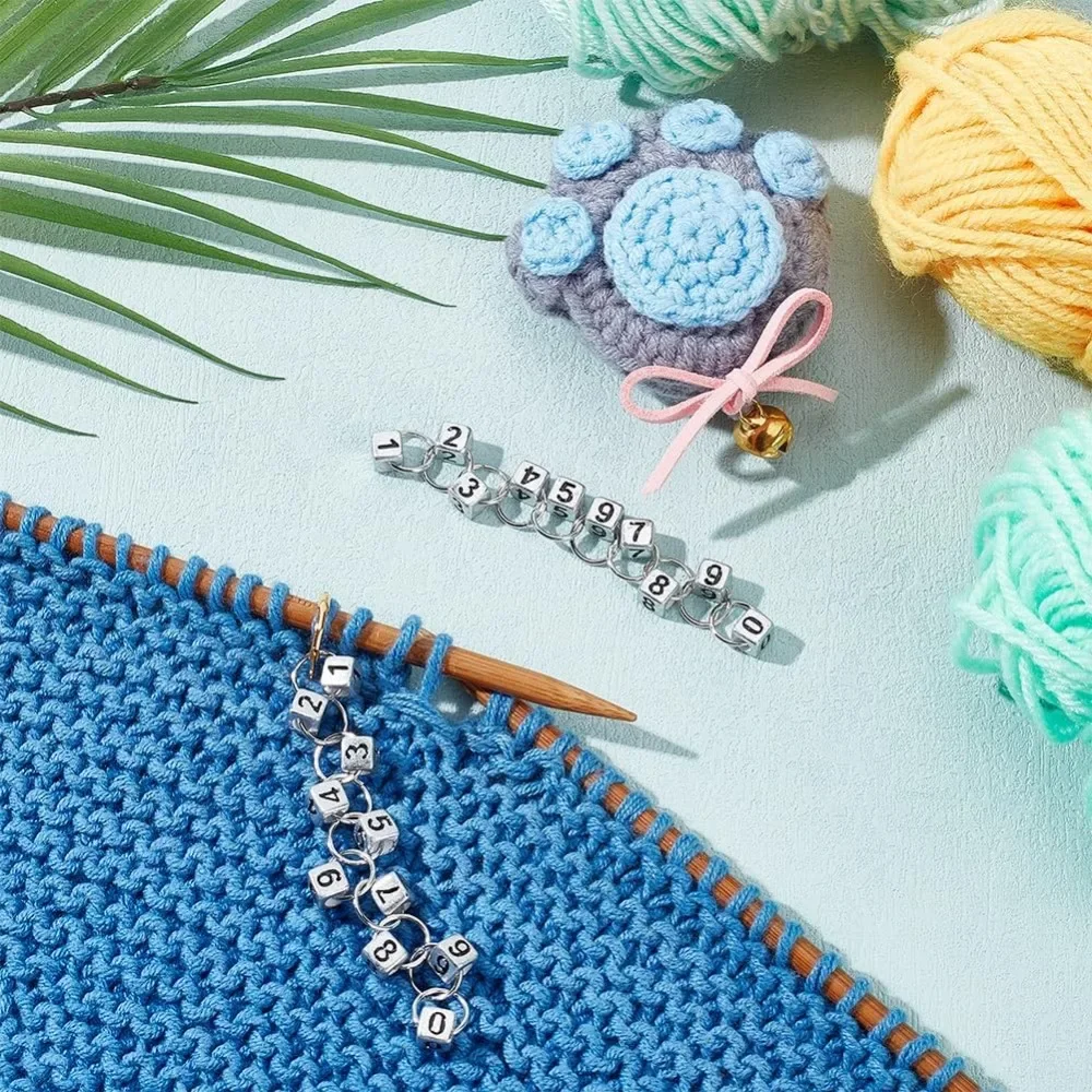 2 Pcs Cub with Number Acrylic Pendant Knitting Row Counter Chains Number Beads Acrylic Stitch Markers Row Counting Accessories knitting supplies knitting material