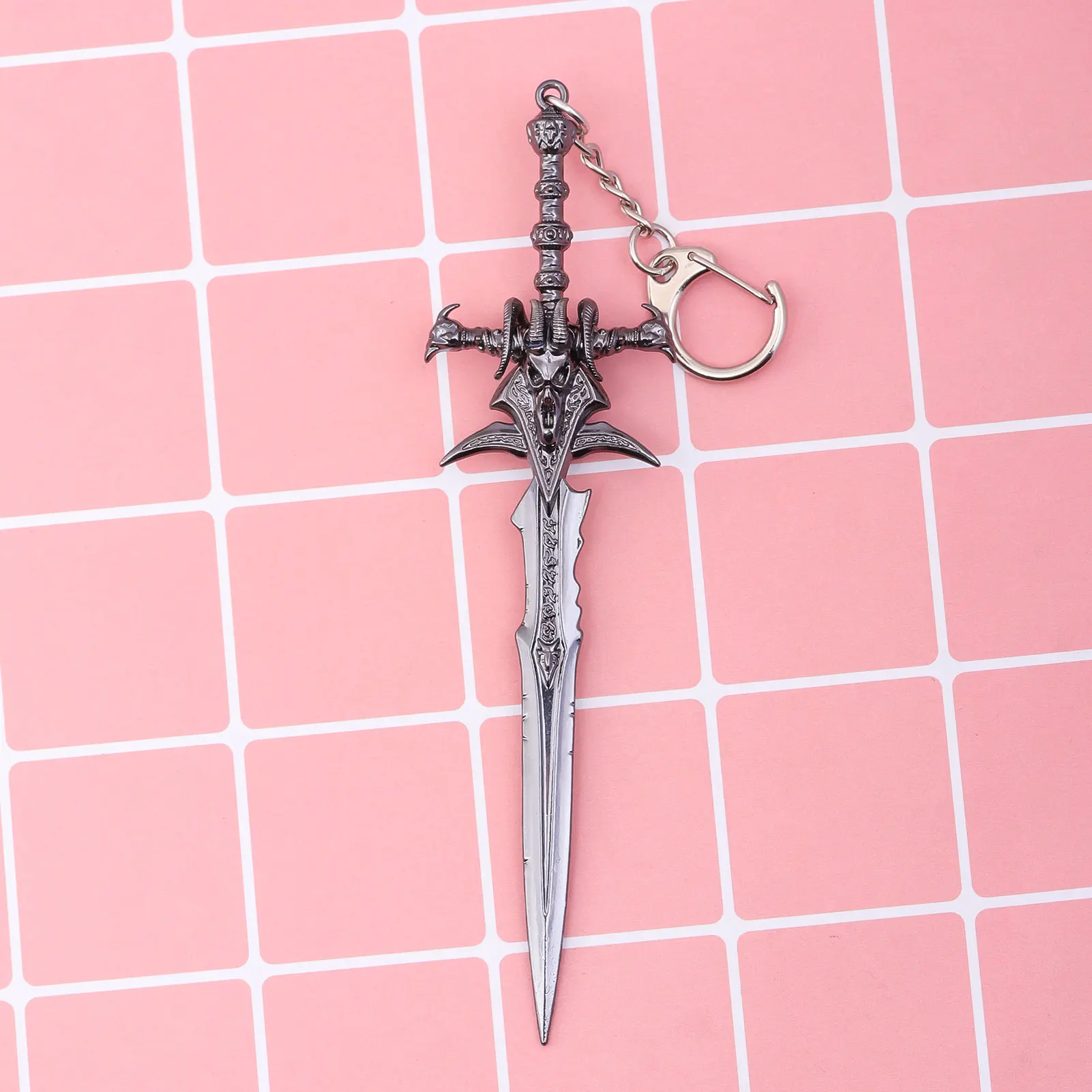 Anime Game Weapon Keychain World of Warcraft Weapon Frostmourne Sword Keychain Lich King Sheep Head Sword Keyring Weapon Cosplay Props Fans Gift