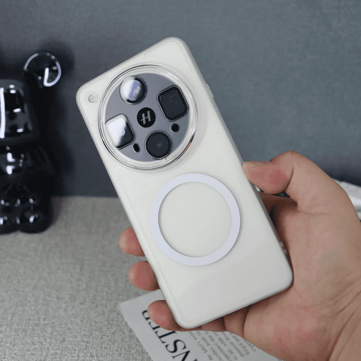 Simple Transparent Magnetic TPU Anti-Fall Skin-Friendly Case with Eyebrow Design