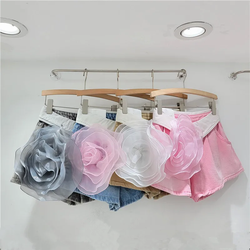 

Design Contrast Color Flanging Denim Shorts Women 2024 Summer New Three-Dimensional Large Flower A- Line Loose Wide-Leg Shorts