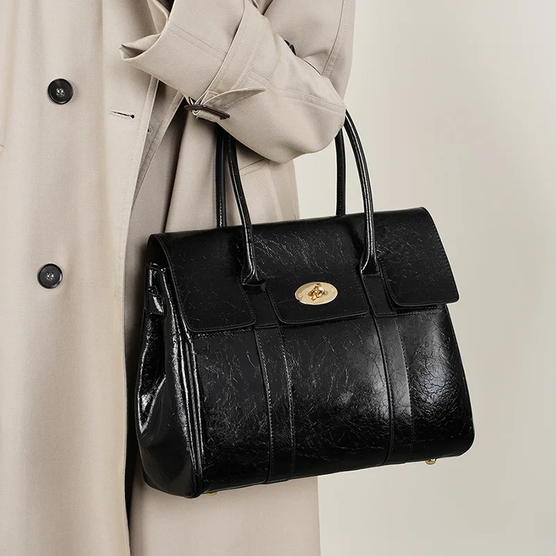 

2024 New Large Capacity Handbag For Women Black Soft Leather Tote Bag Commuter Retro Lawyer Bag Designer Bag