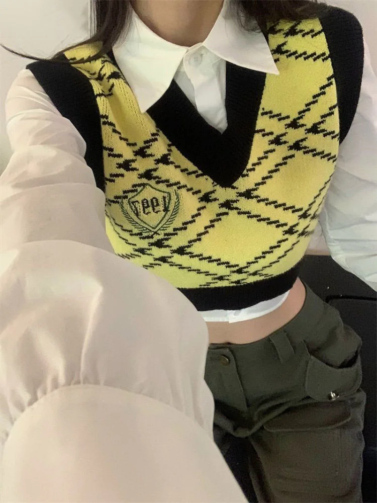 

Vintage Cropped Knitted Vest Women V-neck Slim Yellow Striped Sleeveless Sweater Tank Top Y2k Aesthetic Waistcoat