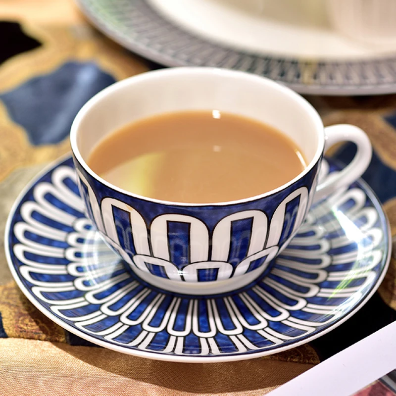 New Delicate Bone China Coffee Set Luxury Porcelain Tea Cup Drinkware Set for Hotel Home Display and Serve H Trays Decorative