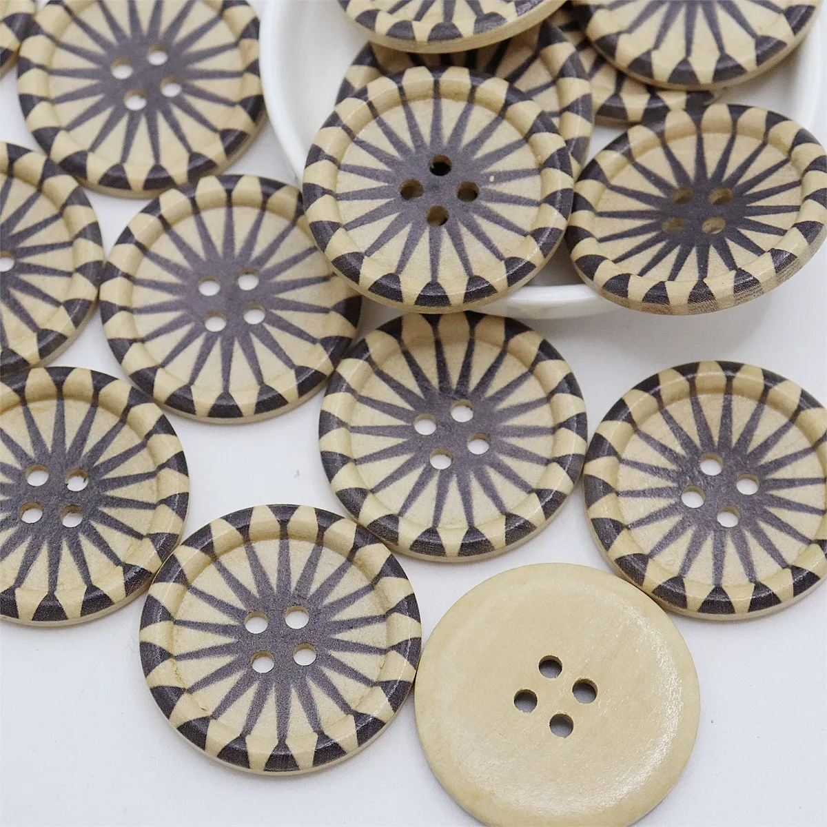 飾りボタン★4点セット 100pcs Round 4 Holes Plastic Clear White Sewing Buttons for
