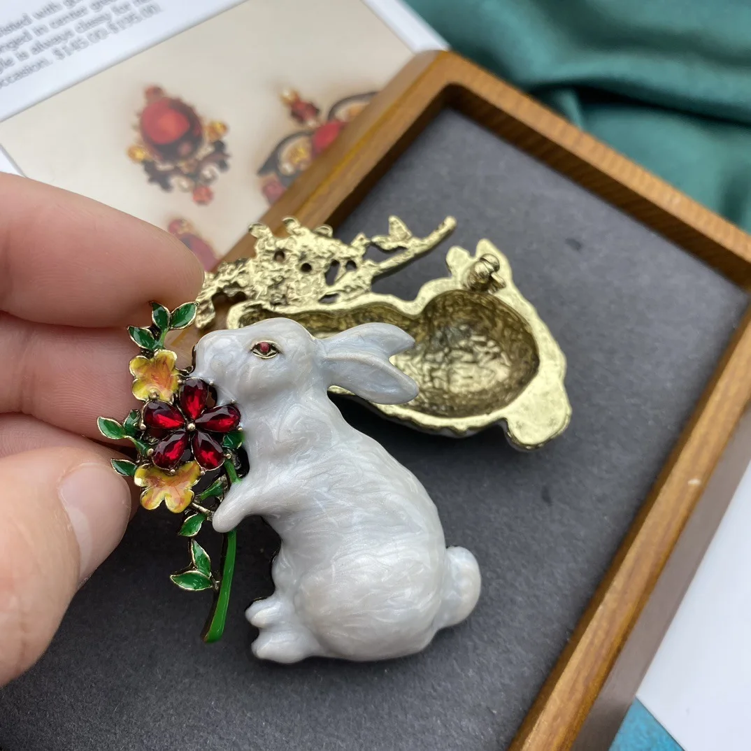 Vintage Handmade Enamel Glaze Craft Flowing Cloud Texture Sweet and Lovely Little White Rabbit brooch