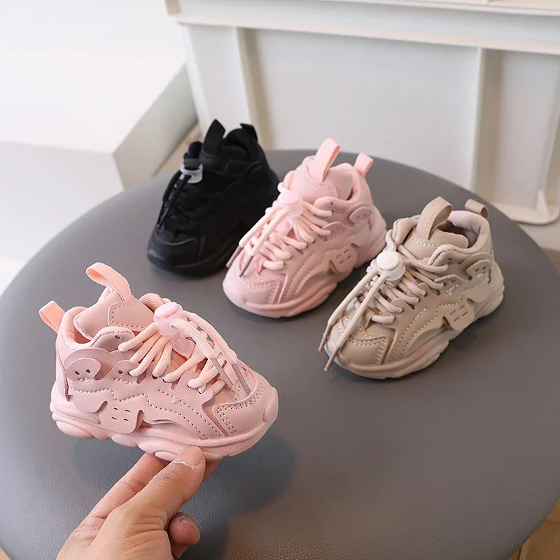 

Осенняя детская новая мягкая нескользящая подошва с закрытым носком модная однотонная кожаная удобная спортивная обувь для девочек